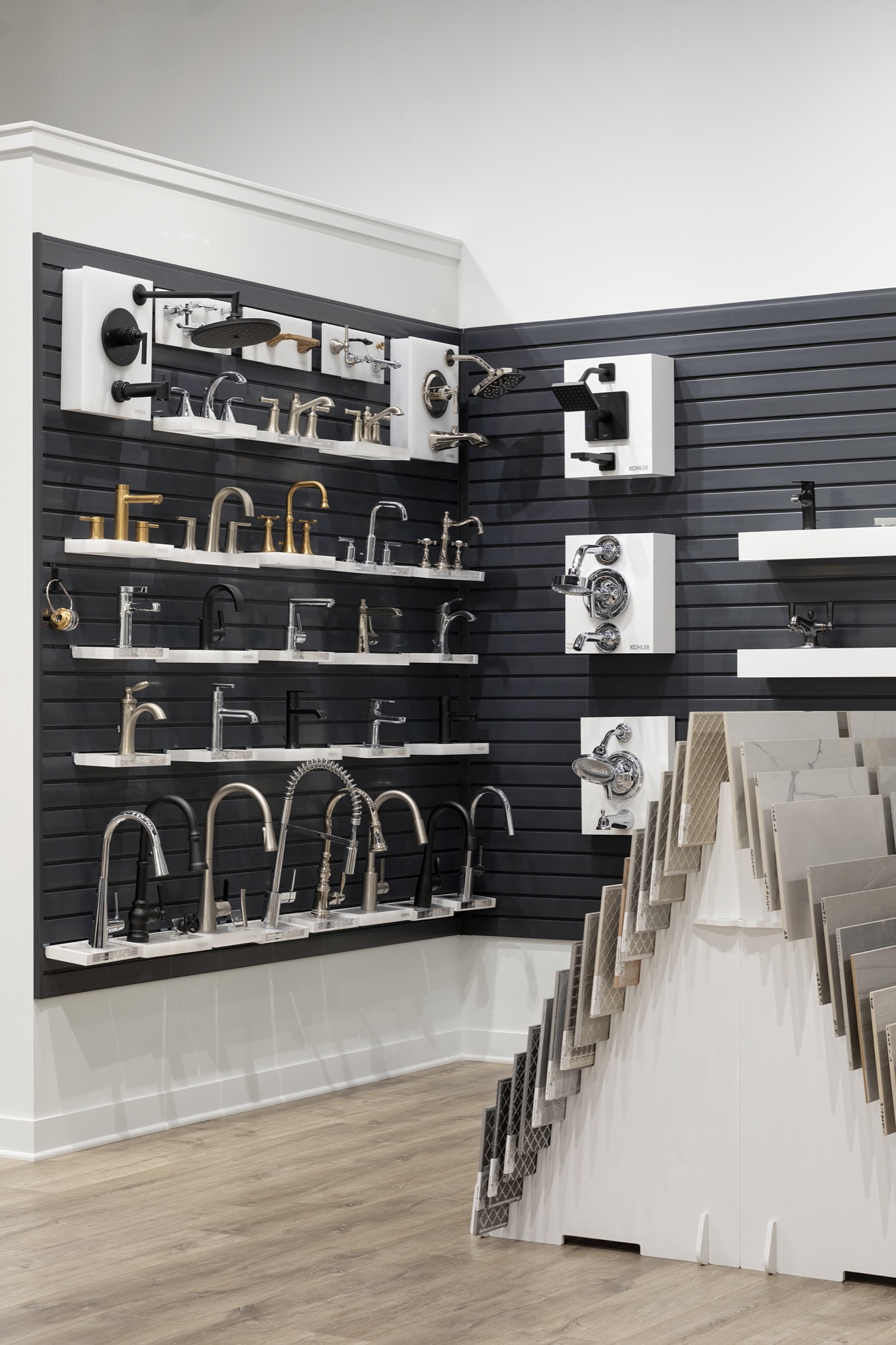Remodeling showroom with different hardware options