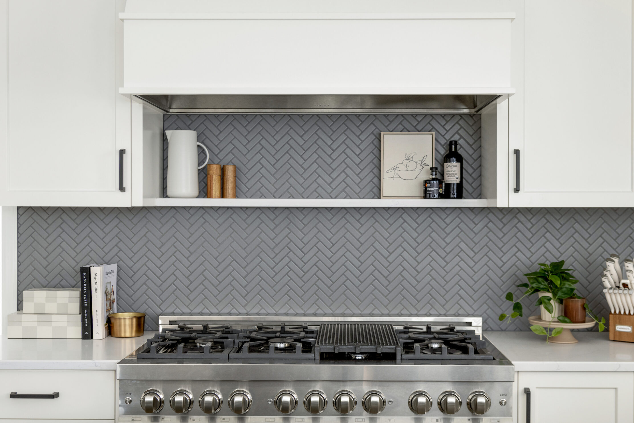 Tips for Choosing the Right Backsplash for Your Stove